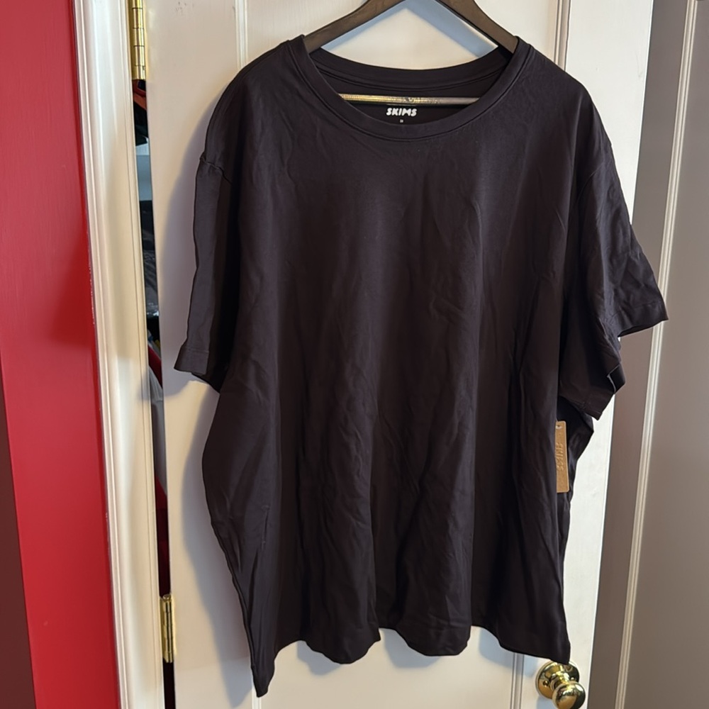 Skims men’s cotton classic t-shirt. Size 3XL